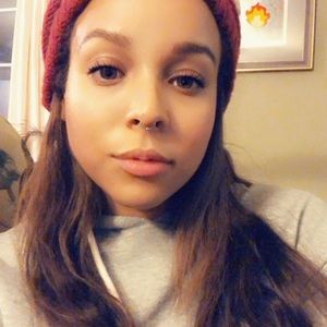 Meet your Posher, Claudia